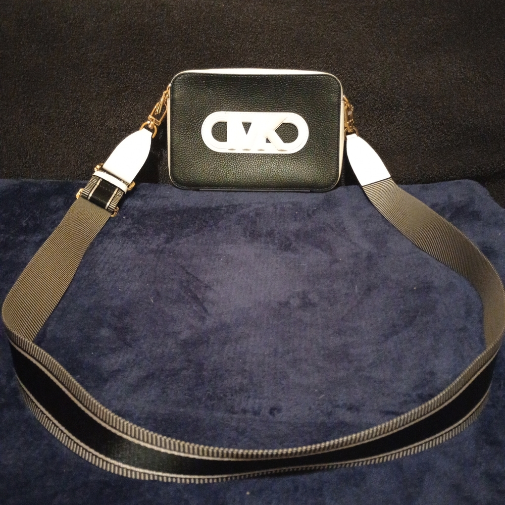 NWOT Micheal Kors JeT Set Camera Bag